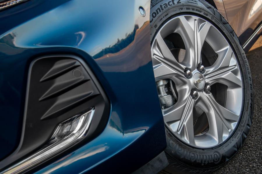 Детали экстерьера Chevrolet Onix Plus Premier 2019 года  (LA) (фото 11 из 24)
